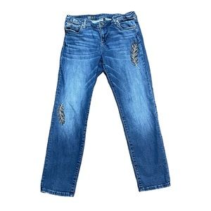 Kut from the kloth Catherine Boyfriend embroidered feather jeans.    T4
